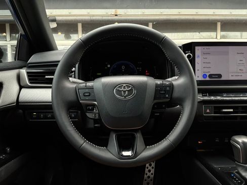 Used 2025 Toyota Camry SE w/ Multimedia Upgrade Package image 32