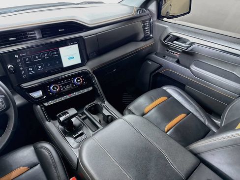 Certified 2025 GMC Sierra 1500 AT4 w/ AT4 Premium Package AWD/4WD image 28