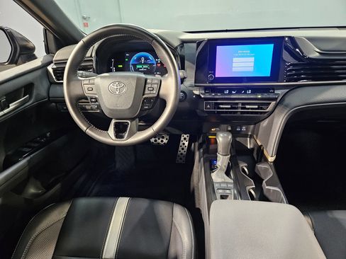 Used 2025 Toyota Camry SE w/ Convenience Package FWD image 9