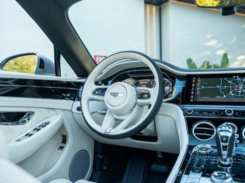 Used 2024 Bentley Continental GT V8 image 23