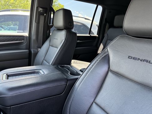 Used 2022 GMC Yukon XL Denali AWD/4WD image 15