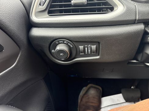 New 2026 Chrysler Pacifica Select image 15