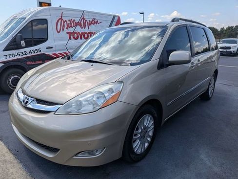 Used 2010 Toyota Sienna Limited FWD image 5
