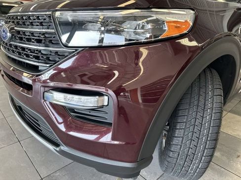 Used 2023 Ford Explorer XLT w/ Equipment Group 202A AWD/4WD image 18