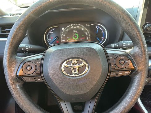 Used 2025 Toyota RAV4 XLE AWD/4WD image 29