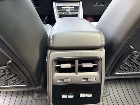 Used 2024 Porsche Macan 4 Electric image 9