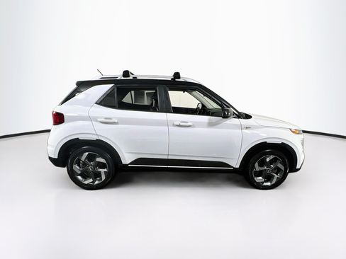 Used 2023 Hyundai Venue Limited FWD image 4