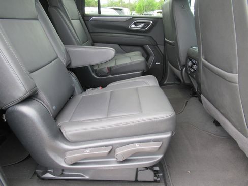 Used 2024 Chevrolet Suburban Z71 w/ Luxury Package AWD/4WD image 32