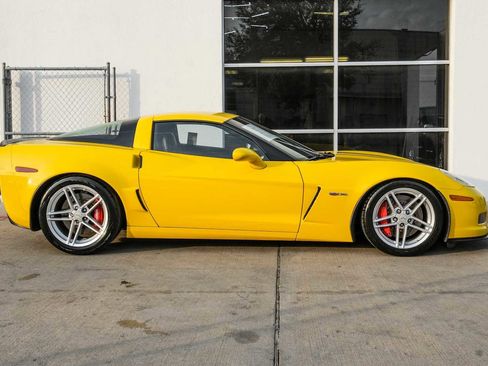 Used 2006 Chevrolet Corvette Z06 w/ Preferred Equipment Group image 7