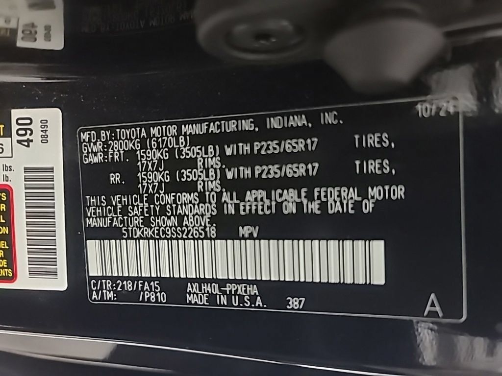 Used 2025 Toyota Sienna LE FWD image 44