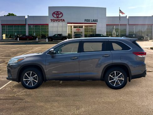 Used 2017 Toyota Highlander XLE AWD/4WD image 2