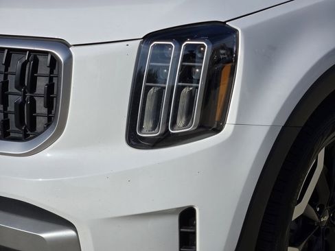 Used 2023 Kia Telluride EX w/ EX Captain's Chair Package AWD/4WD image 15