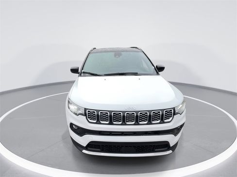 Used 2024 Jeep Compass Limited image 3