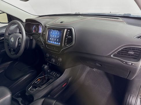 Used 2022 Jeep Cherokee Trailhawk AWD/4WD image 35