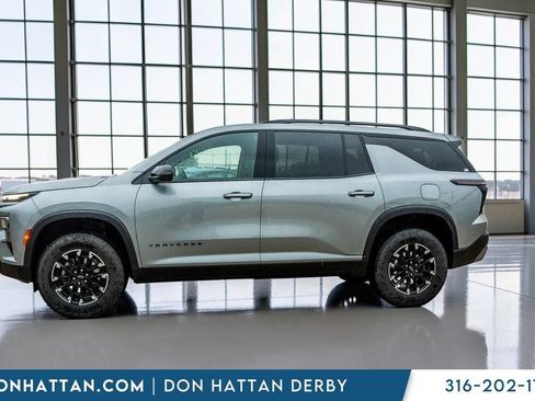 Used 2025 Chevrolet Traverse Z71 AWD/4WD image 2