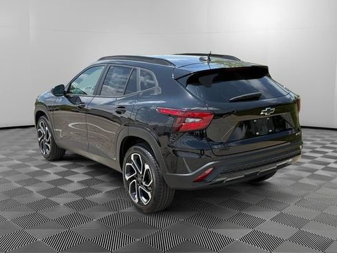 Certified 2025 Chevrolet Trax RS w/ Sunroof Package FWD image 3