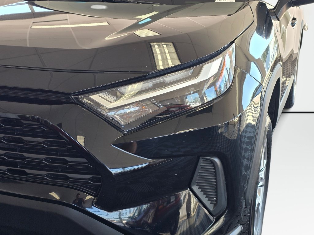 Used 2025 Toyota RAV4 XLE AWD/4WD image 10