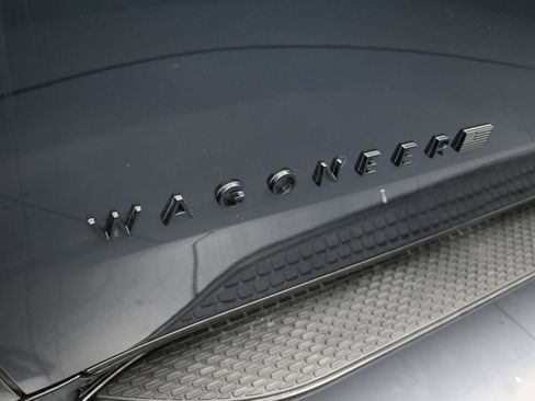 Used 2023 Jeep Wagoneer Series II image 11