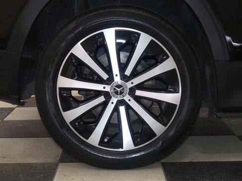 Used 2020 Mercedes-Benz GLB 250 4MATIC w/ Premium Package image 37