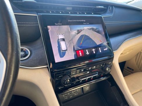 Used 2021 Jeep Grand Cherokee L Limited w/ Luxury Tech Group II image 17