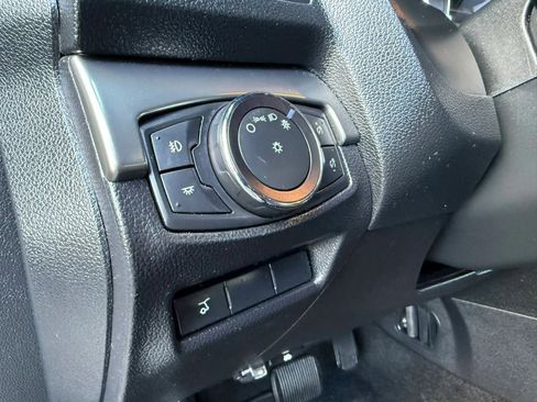 Used 2018 Ford Explorer XLT w/ Equipment Group 201A FWD image 38