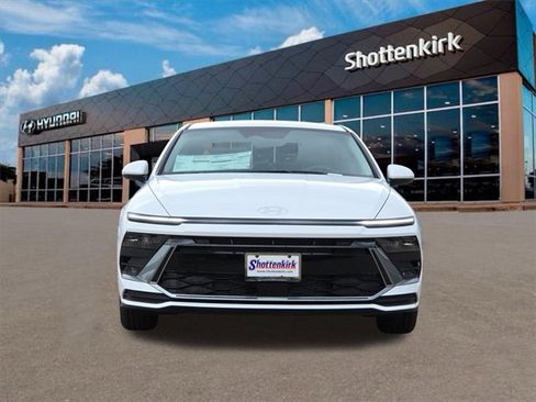 Certified 2025 Hyundai Sonata SE image 2