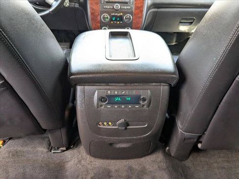 Used 2013 Chevrolet Suburban LT RWD image 17