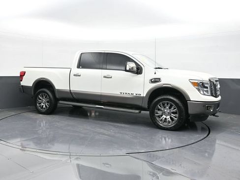 Used 2019 Nissan Titan Platinum Reserve w/ Platinum Utility Package AWD/4WD image 19