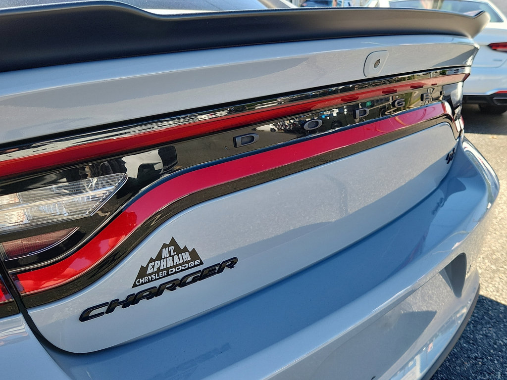 Used 2022 Dodge Charger R/T w/ Plus Group RWD image 17