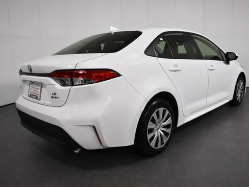 Used 2025 Toyota Corolla LE FWD image 4