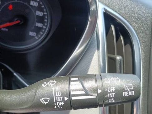 Used 2021 Chevrolet Equinox LT w/ Driver Convenience Package image 22