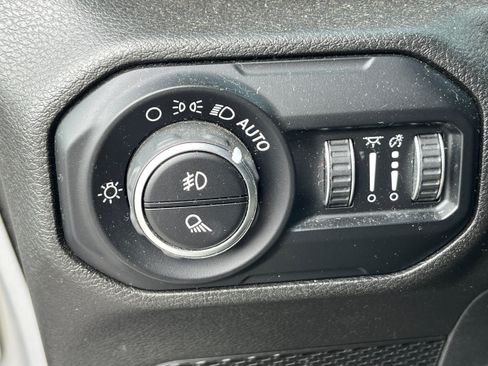 Used 2020 Jeep Gladiator Overland AWD/4WD image 21