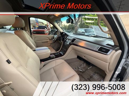 Used 2011 Cadillac Escalade Luxury image 37