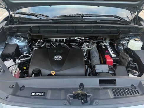 Used 2021 Toyota Highlander Limited image 6