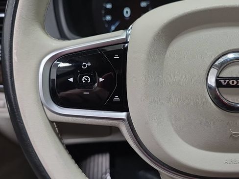 Used 2019 Volvo XC90 T5 Momentum w/ Multimedia Package AWD/4WD image 16