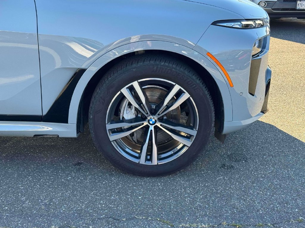 Used 2026 BMW X7 xDrive40i w/ M Sport Package AWD/4WD image 9