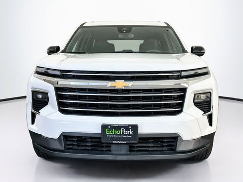 Used 2025 Chevrolet Traverse LT AWD/4WD image 2