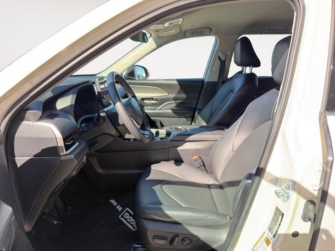 Used 2024 Toyota Grand Highlander AWD image 10