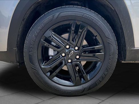 Used 2025 Chevrolet Trax ACTIV FWD image 11