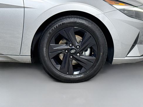 Used 2022 Hyundai Elantra SEL w/ Convenience Package FWD image 32