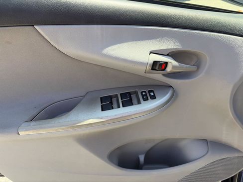 Used 2011 Toyota Corolla LE FWD image 7