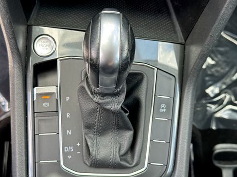 Used 2019 Volkswagen Tiguan SE FWD image 38