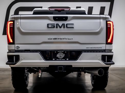 Used 2025 GMC Sierra 2500 Denali Ultimate AWD/4WD image 11