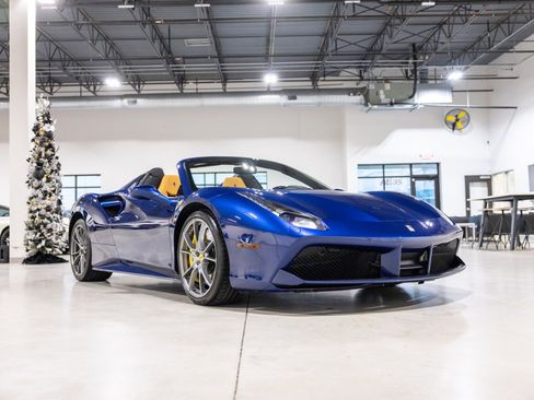 Used 2019 Ferrari 488 Spider image 3