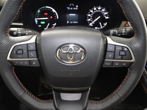 Used 2024 Toyota Sienna XSE image 38