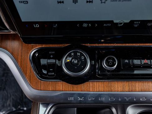 Used 2025 Ford Expedition King Ranch image 28