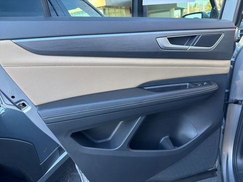 Used 2024 Volkswagen Atlas Cross Sport SE image 19