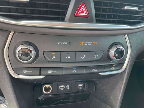 Used 2019 Hyundai Santa Fe SE FWD image 16