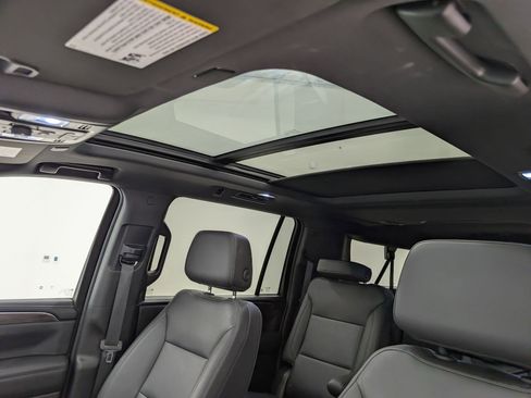 Used 2023 Chevrolet Suburban Z71 w/ Luxury Package image 15