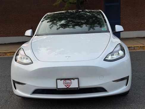 Used 2024 Tesla Model Y Long Range AWD/4WD image 4